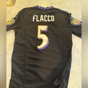 Mens football jersey Flacco size L- Ravens